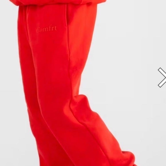 NEW-“Crimson” COMFRT Brand Set - Picture 3 of 6